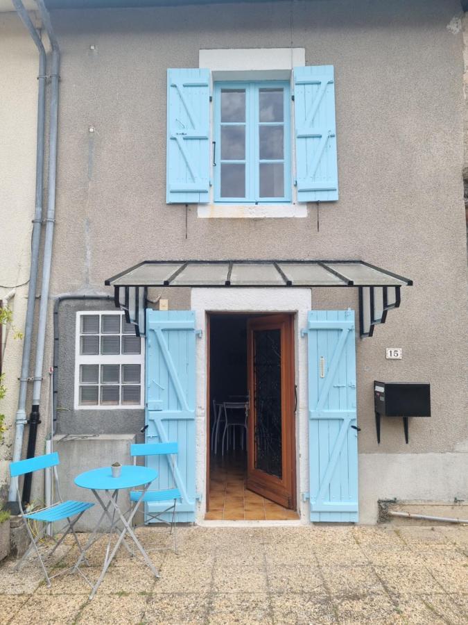 Jolie Petite Maison Dans Village Fortifie Brigueuil Buitenkant foto